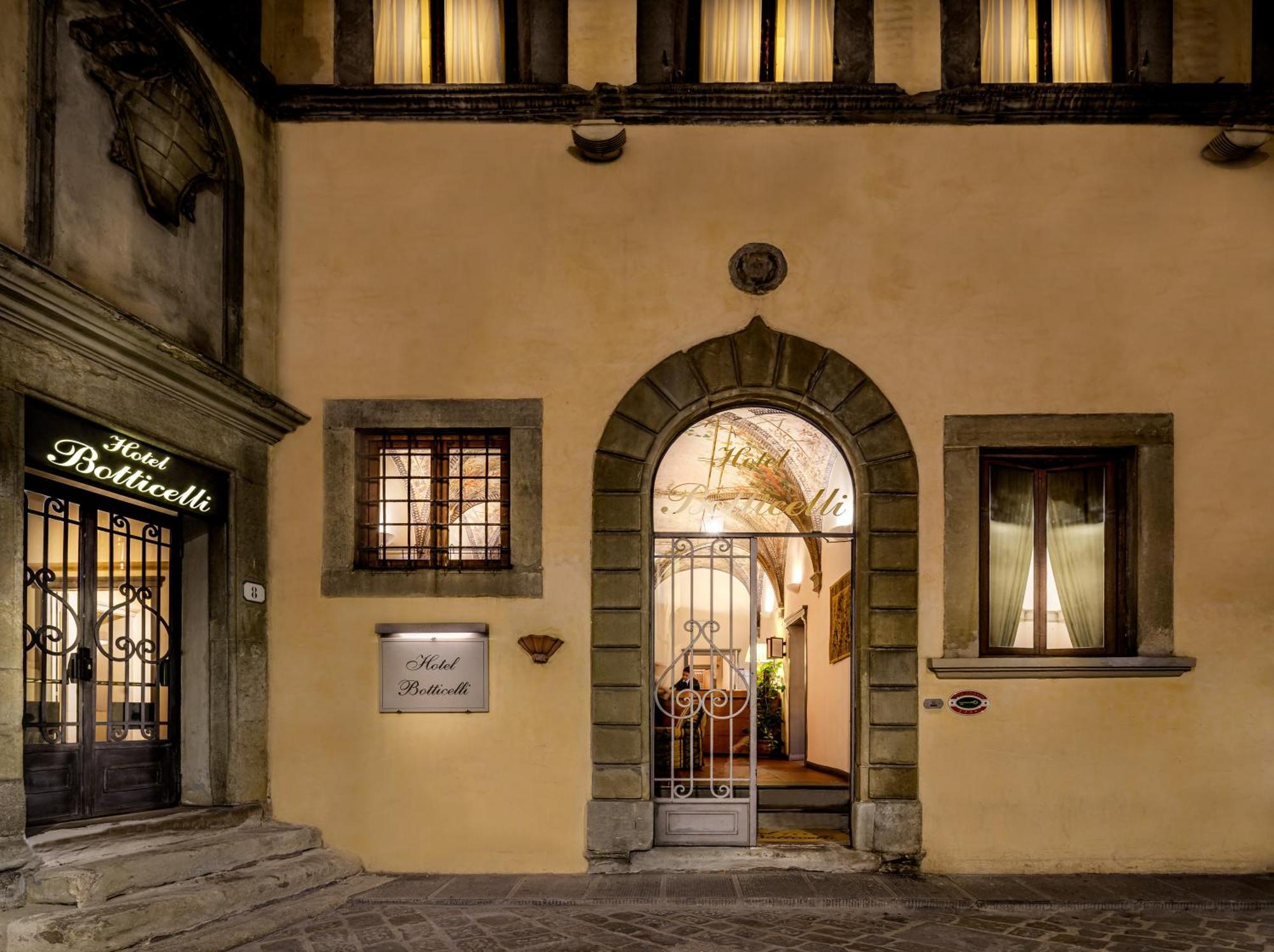 Where to Stay in San Lorenzo: 4 Best 4-Star Hotels