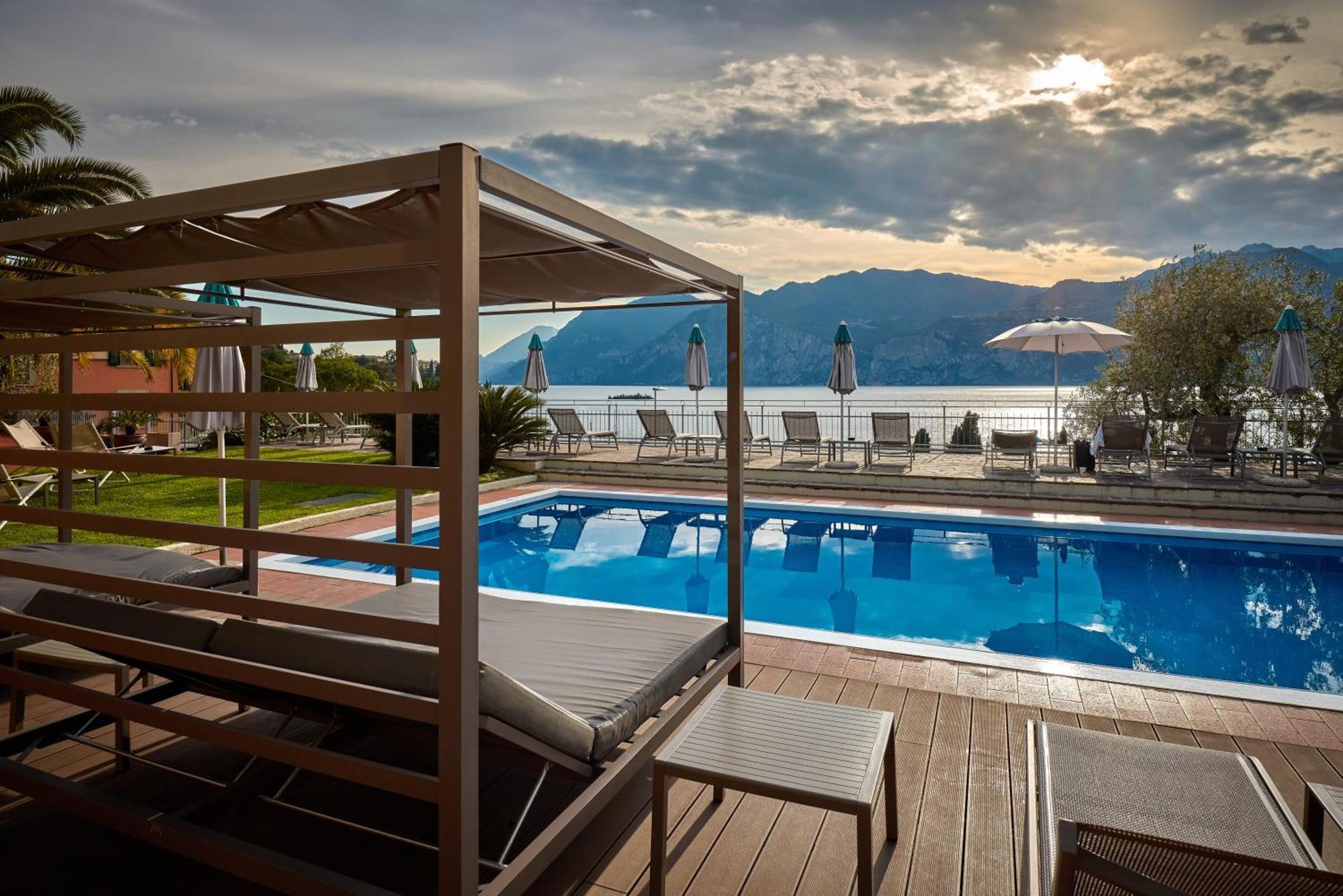 Staying Near Kirche San Benedetto: 4 Romantic Hotels Compared