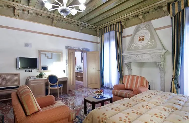 Staying on the Grand Canal, Venice: 3 Central Hotels Compared