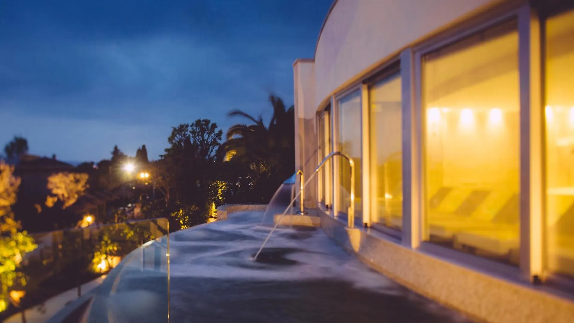 4 Romantic Hotels in Sirmione's Old City Worth Booking