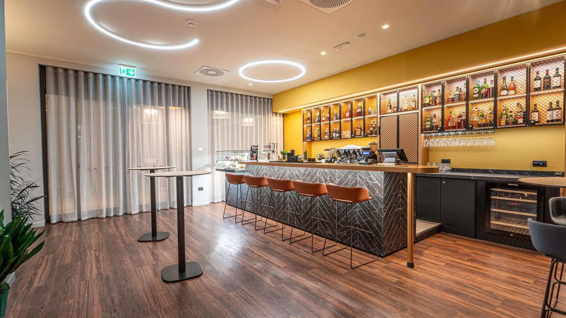 Staying Near Piazza Maggiore: 10 Four-Star Hotels Compared