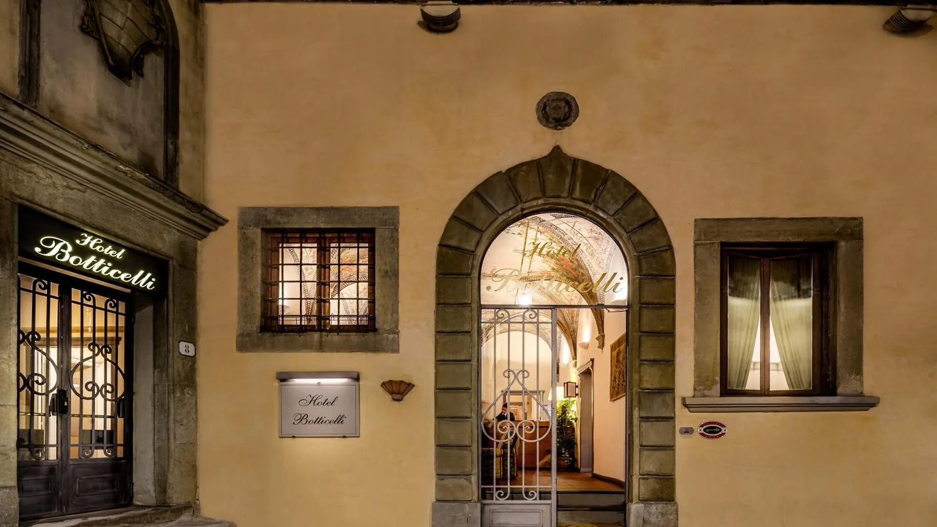 Where to Stay in San Lorenzo: 4 Best 4-Star Hotels