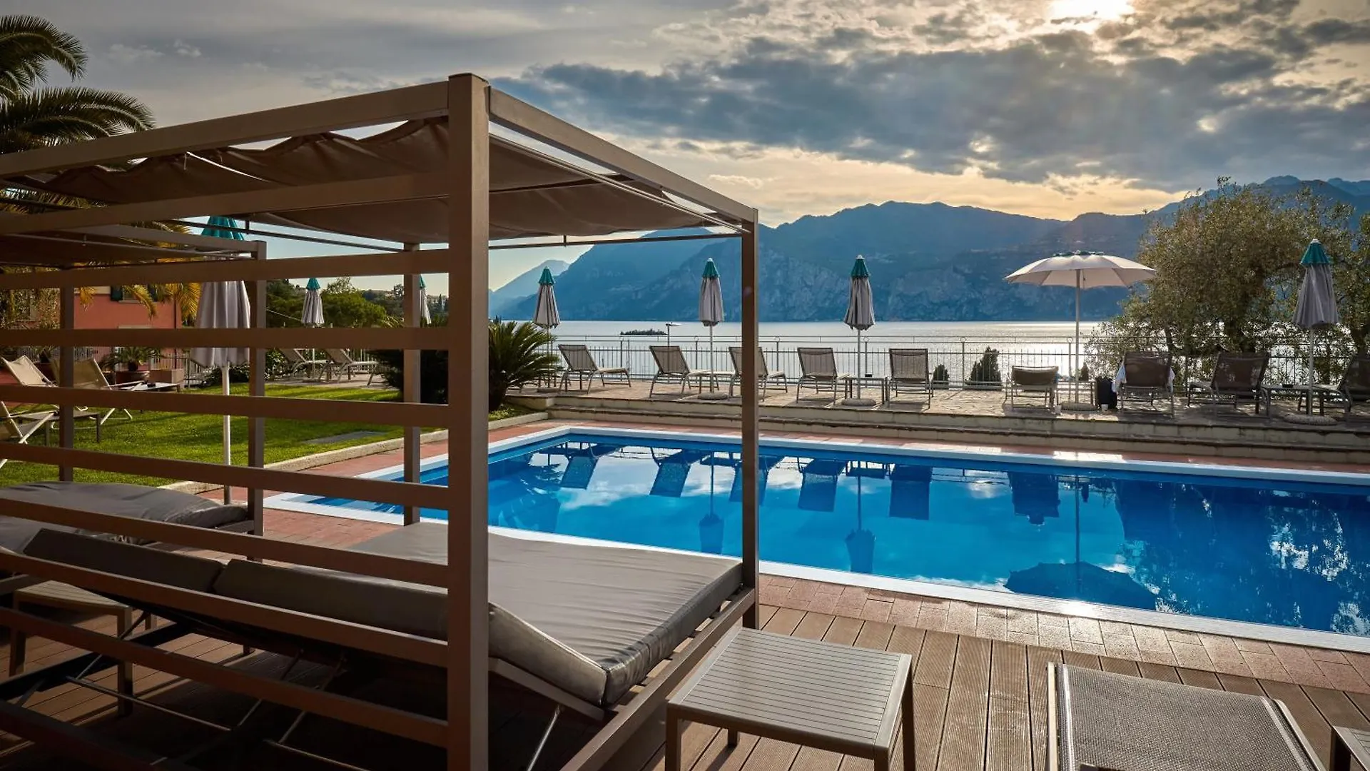 Staying Near Kirche San Benedetto: 4 Romantic Hotels Compared